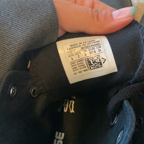 Converse - Picture 2 of 2